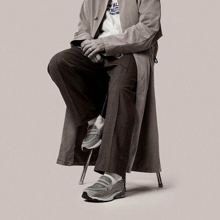 Knee-down of man wearing the 1906L Loafer 